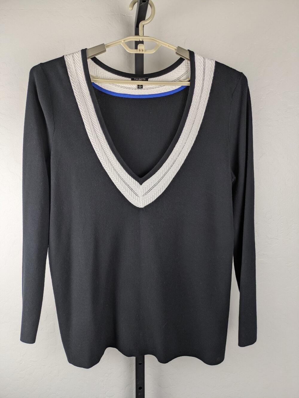 Talbots black Tight Knit Pullover Sweater cream detail v-neck
